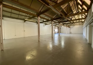 Leagrave Rd, Luton to rent Interior Photo- Image 2 of 2