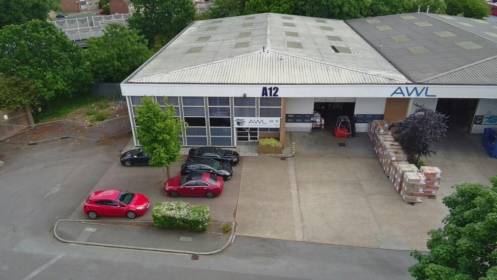 Brooklands Clos, Sunbury On Thames to rent - Building Photo - Image 2 of 11