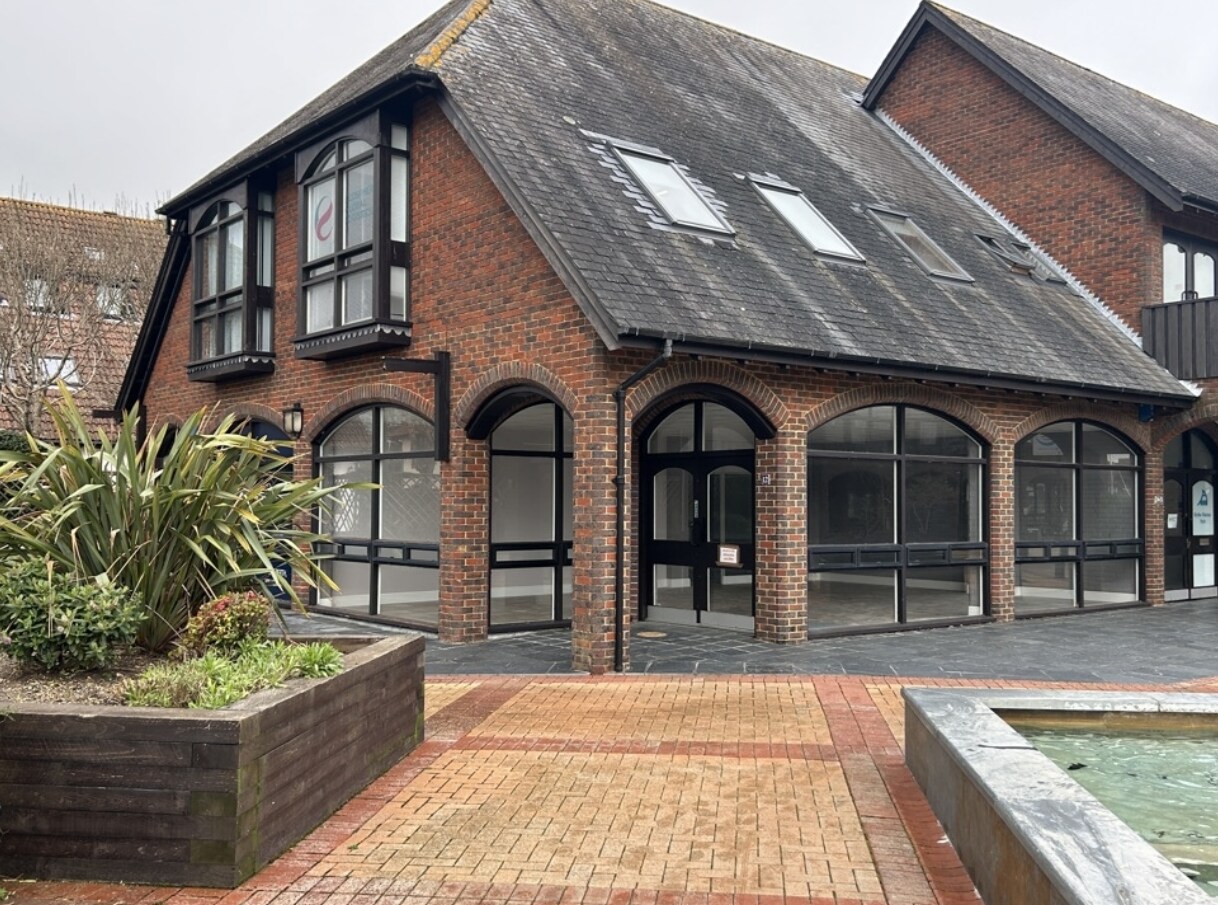 12-27 Shamrock Way, Southampton to rent Primary Photo- Image 1 of 4