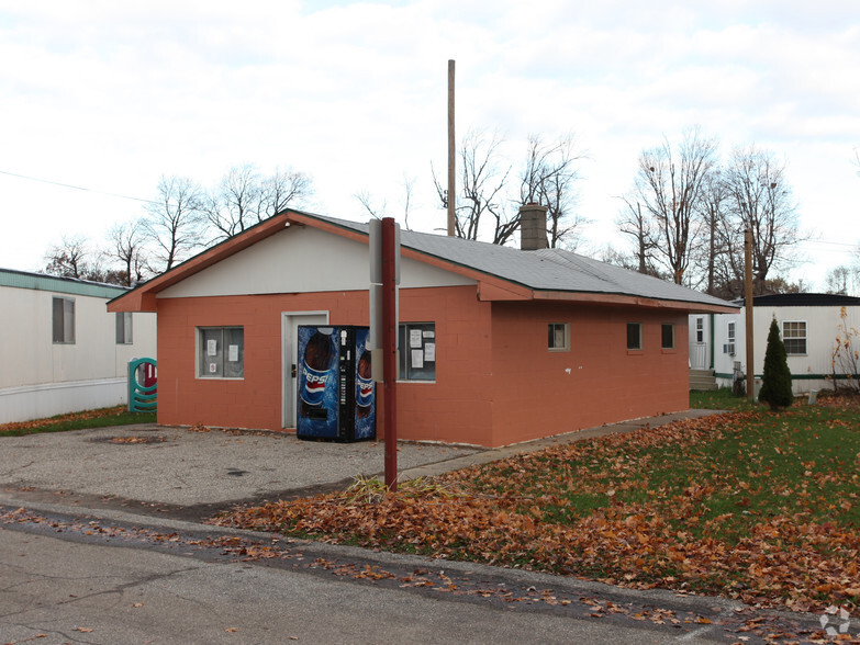 1716 Lansing Rd, Charlotte, MI for sale - Primary Photo - Image 1 of 1