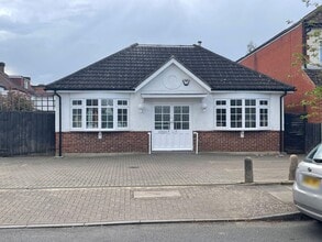 2B Kenton Gdns, Harrow to rent Building Photo- Image 1 of 5