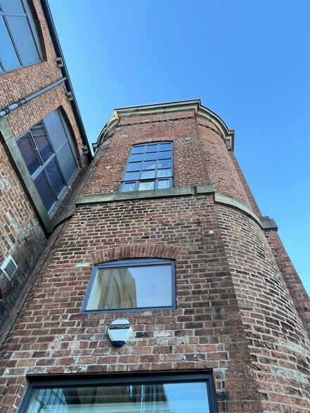 9 Dewsbury Rd, Leeds to rent - Building Photo - Image 3 of 6