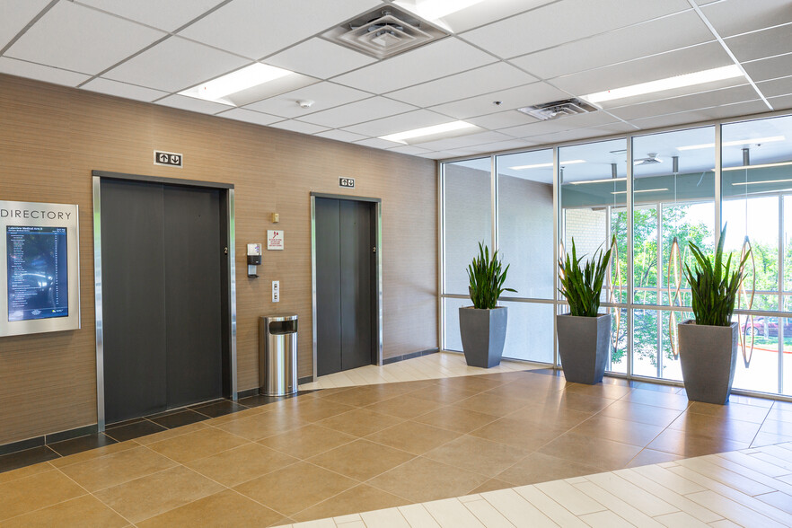 520 Medical Dr, Bountiful, UT for rent - Lobby - Image 3 of 8