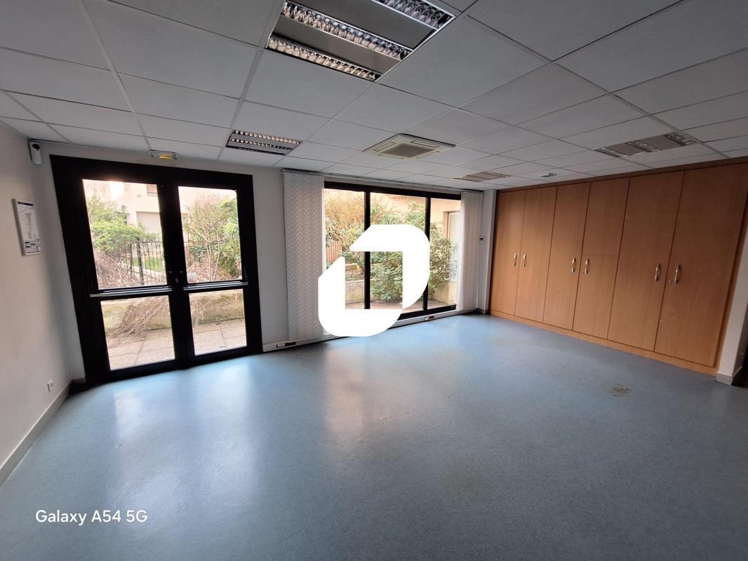 Office in Boulogne-Billancourt for sale Interior Photo- Image 1 of 6