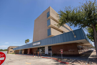 600 San Bernardo Ave, Laredo, TX for rent Building Photo- Image 2 of 4