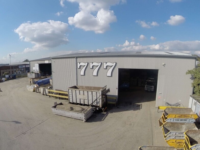 11 Coomber Way, Croydon to rent - Primary Photo - Image 1 of 7