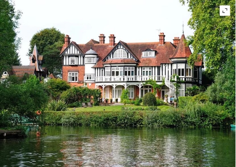 Guards Club Rd, Maidenhead for sale - Primary Photo - Image 1 of 1