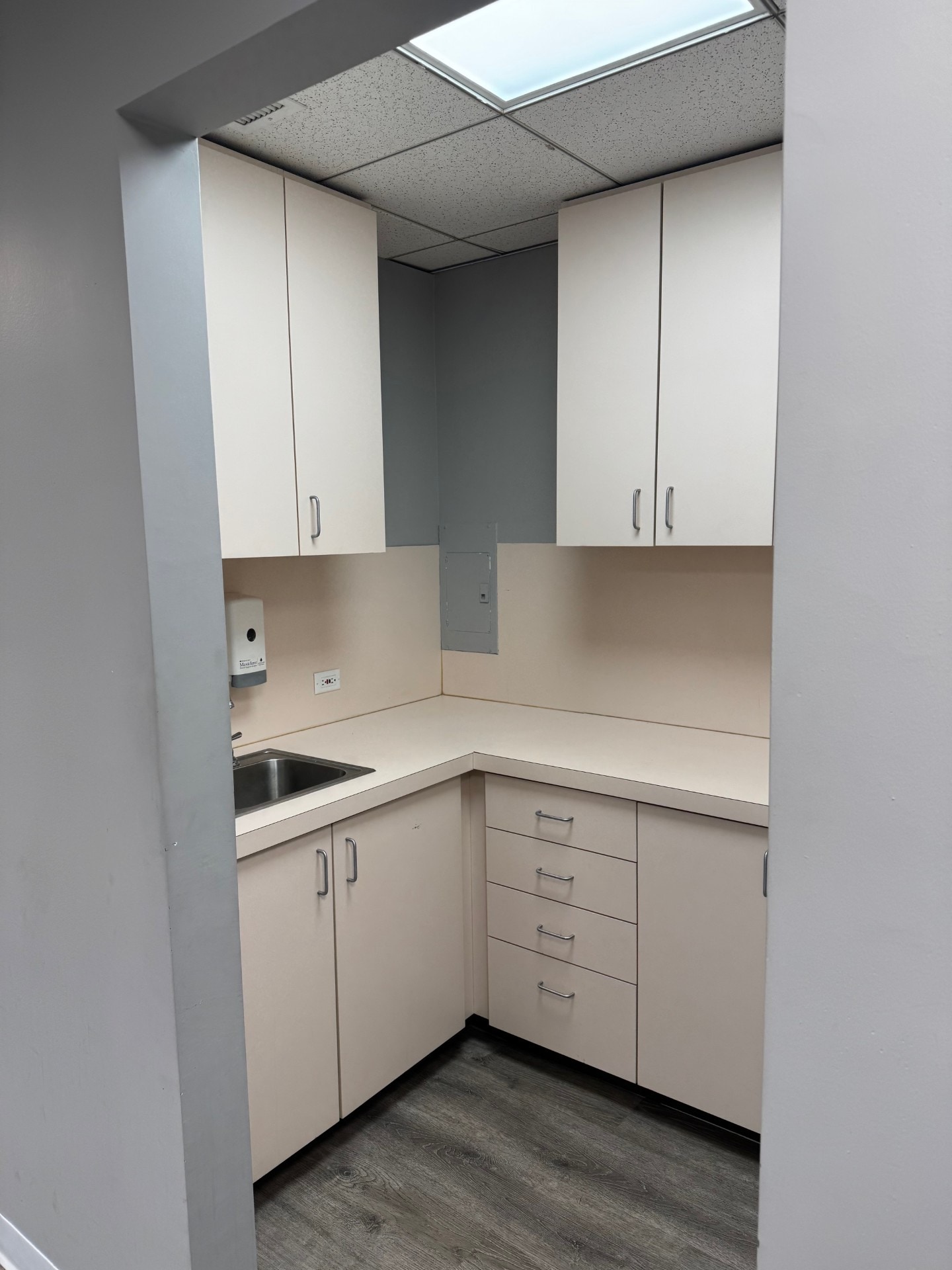 2551 N Clark St, Chicago, IL to rent Interior Photo- Image 1 of 4