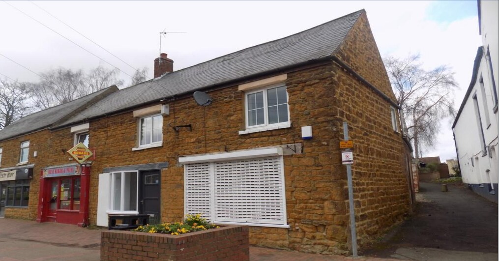 83 High St, Desborough, Kettering NN14 2ND UK