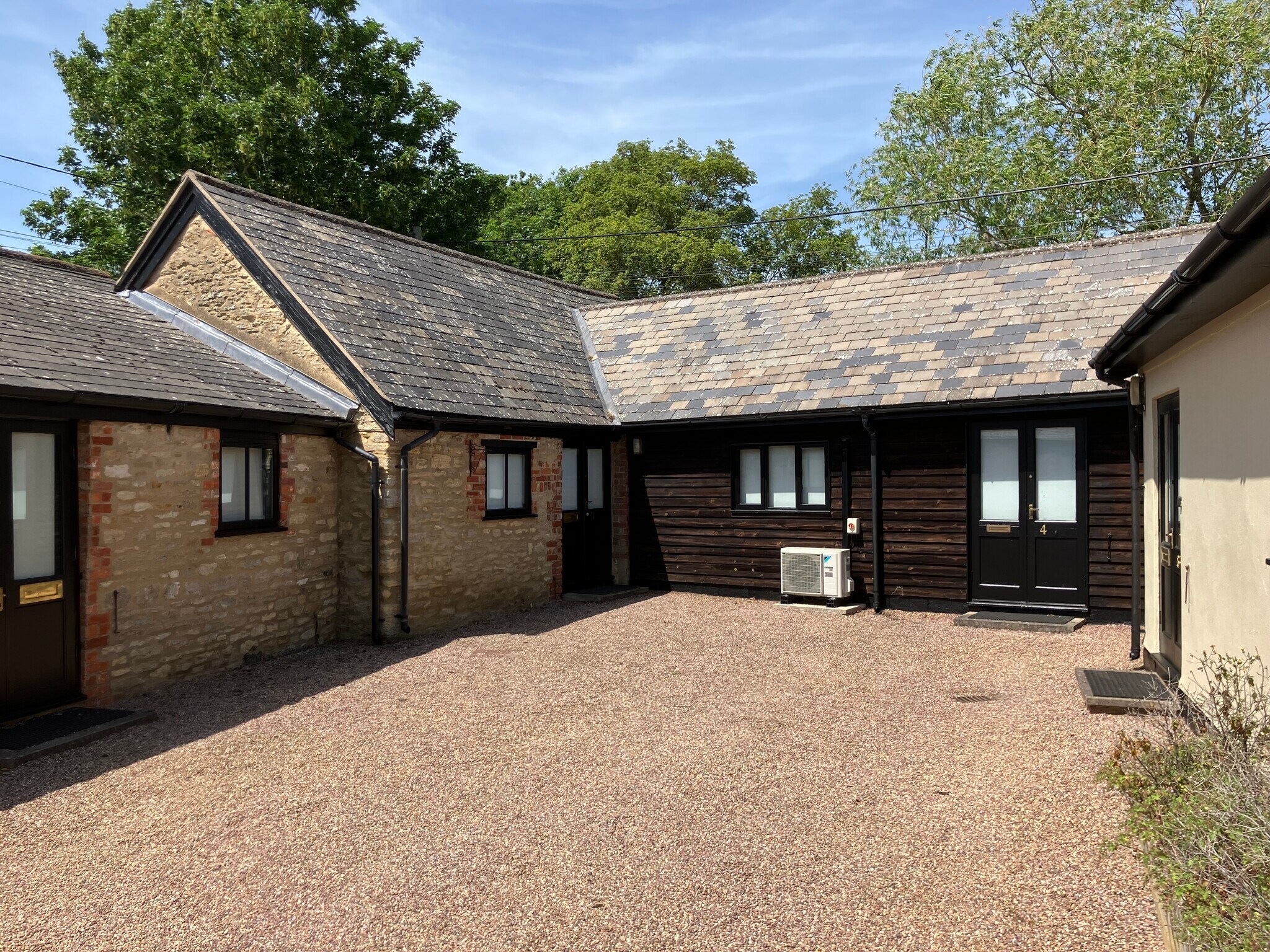 Brittons Ct, Clifton Reynes to rent Building Photo- Image 1 of 12