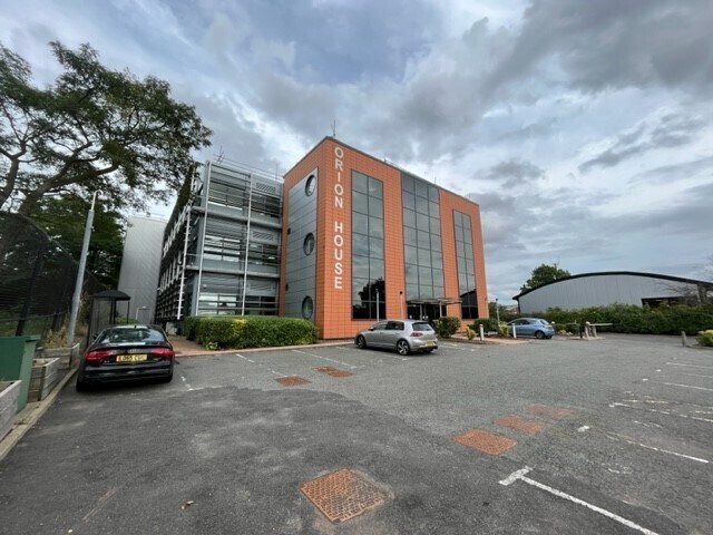 Bessemer Rd, Welwyn Garden City to rent Building Photo- Image 1 of 5