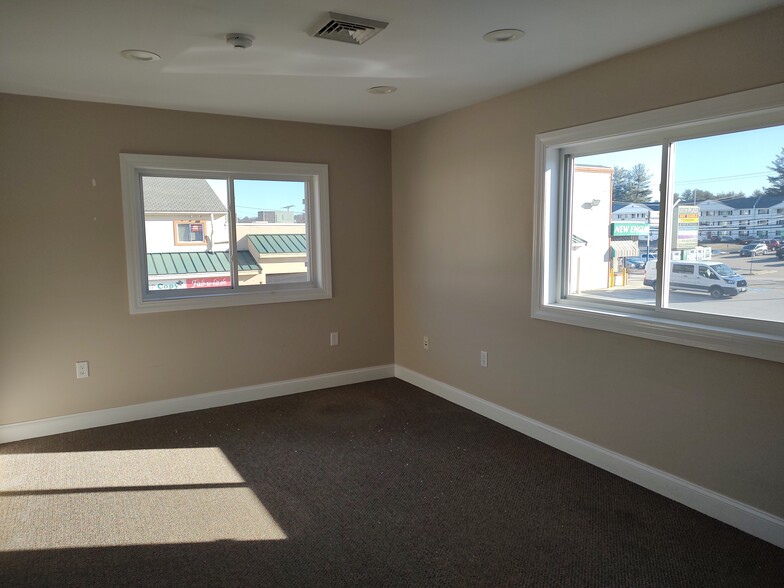 92 Portsmouth Ave, Exeter, NH for rent - Building Photo - Image 3 of 10