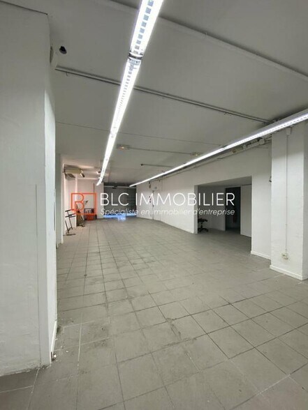 Retail in Marseille for sale - Interior Photo - Image 2 of 7
