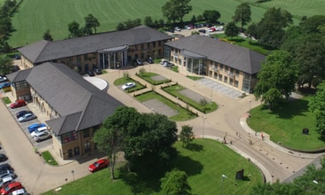 Bradford Rd, Cleckheaton to rent Aerial- Image 2 of 3