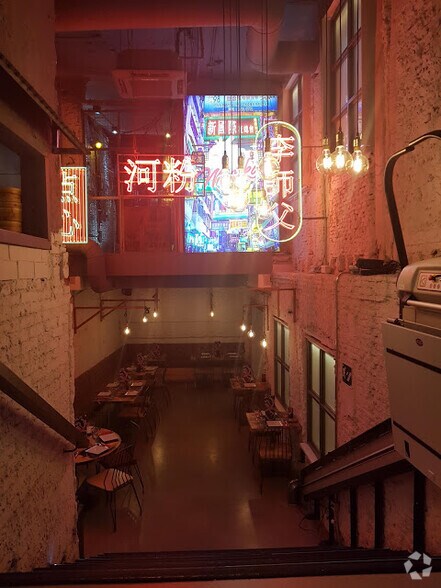 Retail in Madrid, Madrid to rent - Building Photo - Image 3 of 5