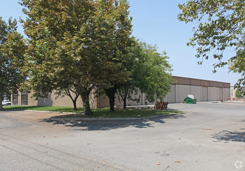 4025 E Arch Rd, Stockton, CA for rent - Building Photo - Image 2 of 6