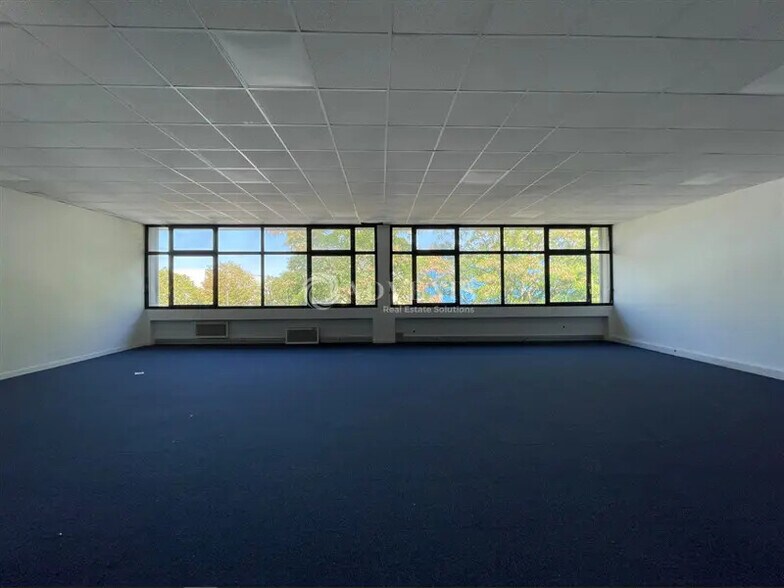Office in Villejuif to rent - Building Photo - Image 3 of 11