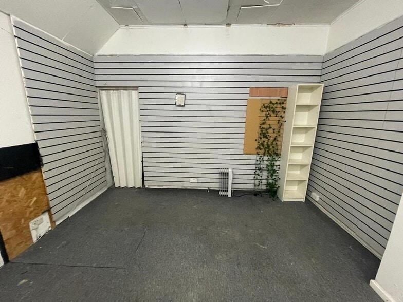 444 Thornton Rd, Bradford to rent - Building Photo - Image 2 of 11