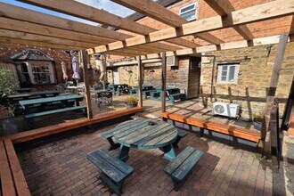 11 Market Pl, Oakham to rent Building Photo- Image 2 of 7