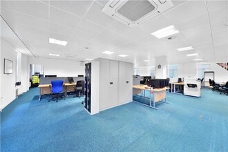 597 Calder Rd, Edinburgh to rent Interior Photo- Image 2 of 5