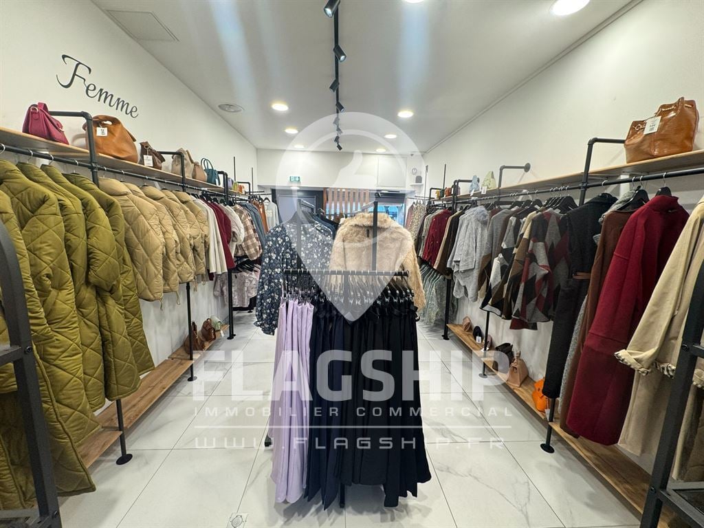 Retail in Paris to rent Interior Photo- Image 1 of 10