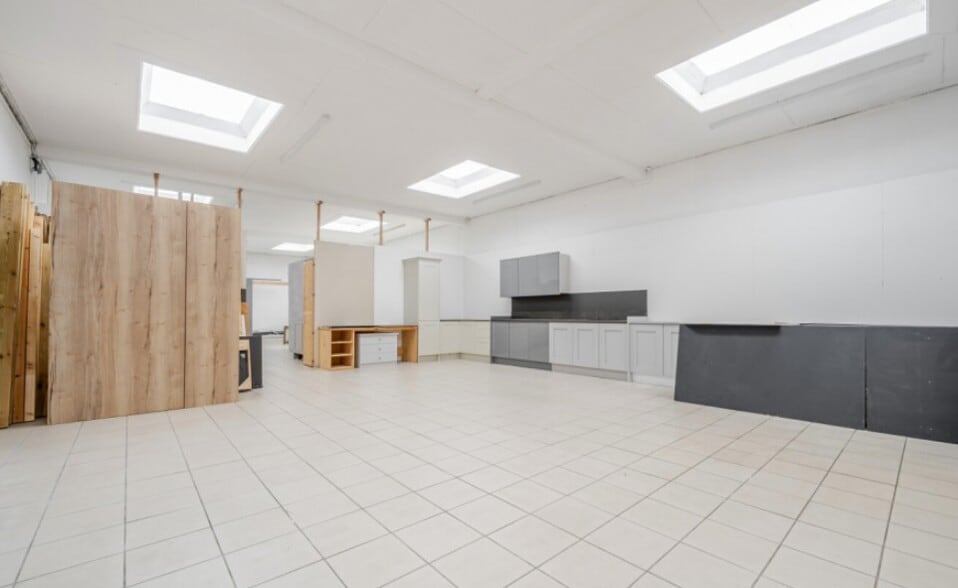 Barncoose Ter, Redruth to rent - Interior Photo - Image 3 of 4