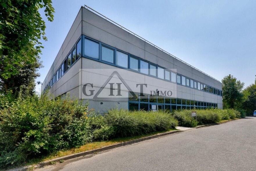 Industrial in Roissy-en-France to rent - Building Photo - Image 3 of 6