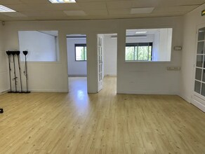Office in Saint-Germain-en-Laye to rent Interior Photo- Image 2 of 3