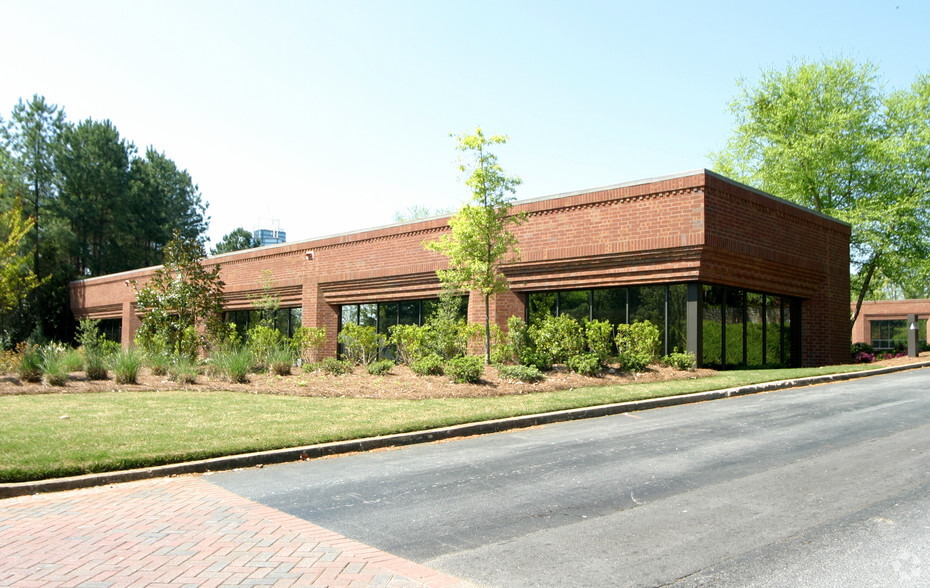 6160 Peachtree Dunwoody Rd NE, Atlanta, GA for rent - Building Photo - Image 2 of 8