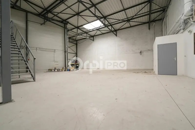 36 Rue Champ Dolin, Saint-Priest for sale - Interior Photo - Image 2 of 6