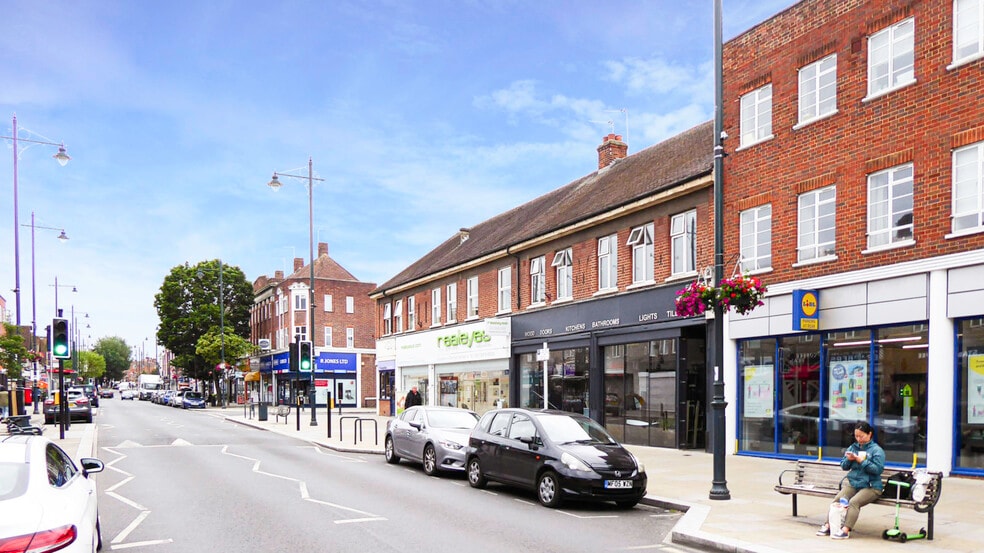 50-58 High Street portfolio of 3 properties for sale on LoopNet.co.uk - Building Photo - Image 3 of 4