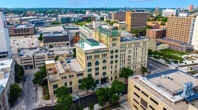 252 E Highland Ave, Milwaukee, WI for rent Building Photo- Image 1 of 14