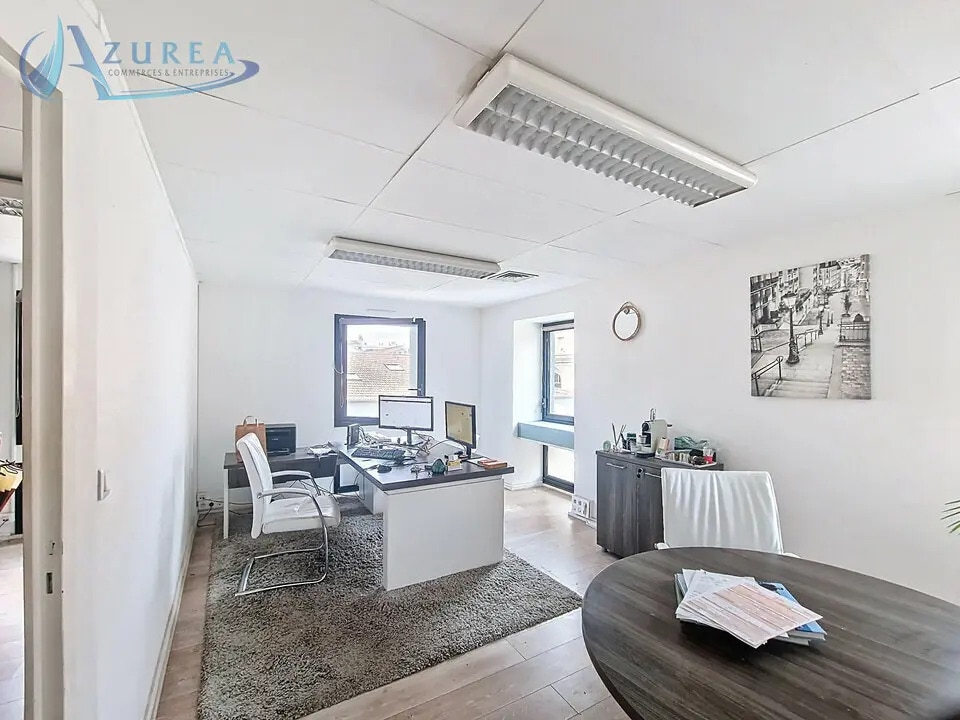 Location Bureaux 82 m² - Photo 1