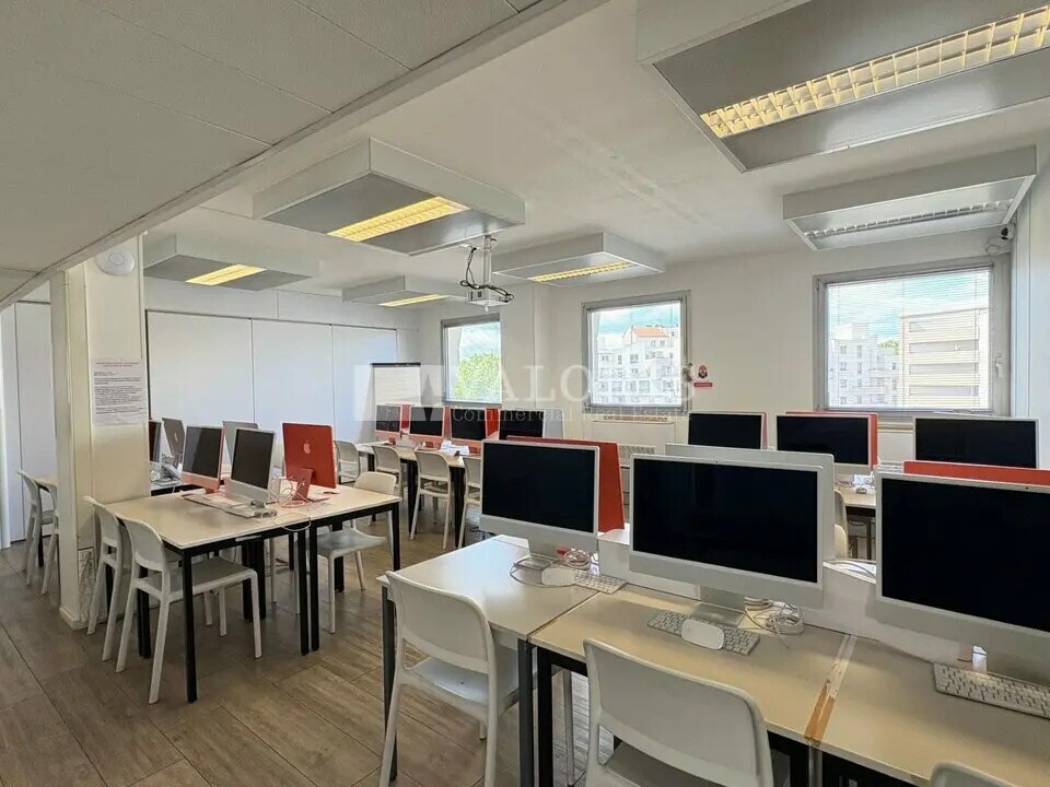 Office in Villeurbanne to rent Building Photo- Image 1 of 17
