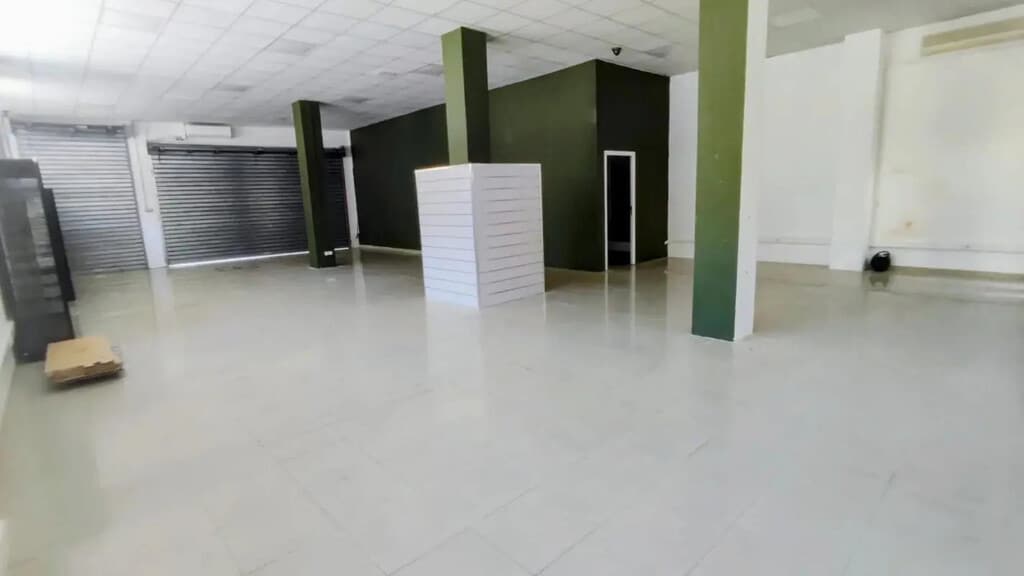 Location Commerce 191 m² - Photo 1