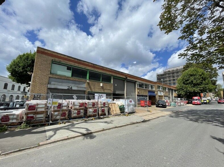 21-24 Crimscott St, London for sale - Primary Photo - Image 1 of 1