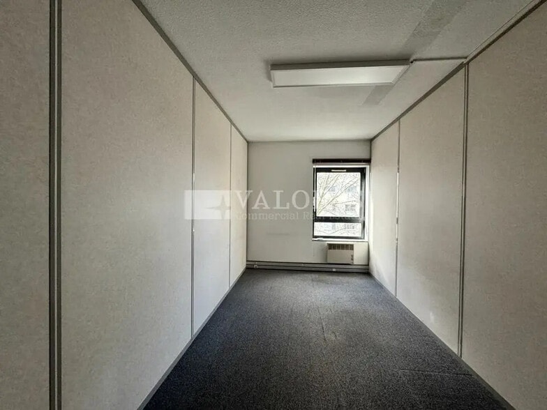 113 Rue Du 1 Mars 1943, Villeurbanne to rent - Building Photo - Image 2 of 22