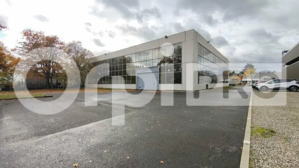 Office in Les Ulis to rent - Building Photo - Image 2 of 11