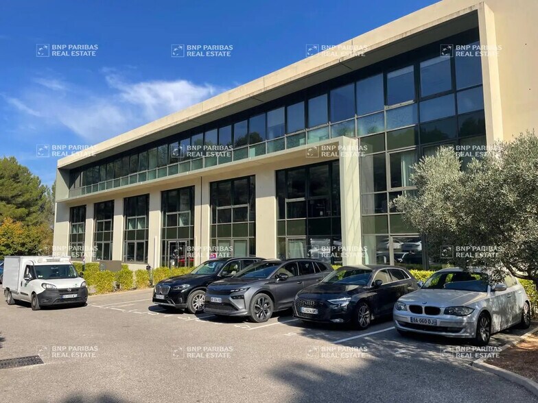 Office in Aix-en-Provence to rent - Building Photo - Image 2 of 18