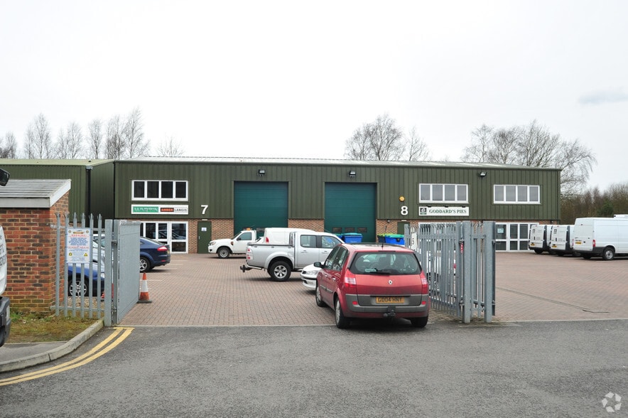 Quarry Hill Rd, Borough Green to rent - Primary Photo - Image 1 of 2