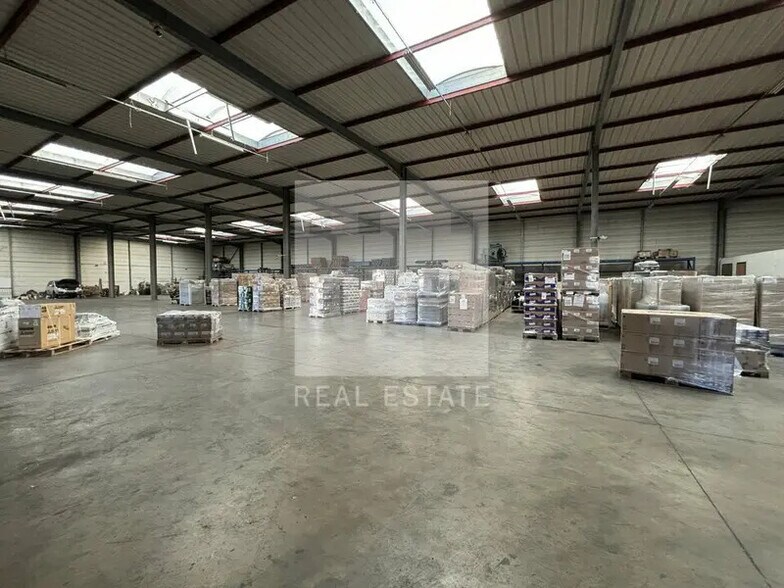 15 Avenue De L'Industrie, Corbas to rent - Building Photo - Image 1 of 11