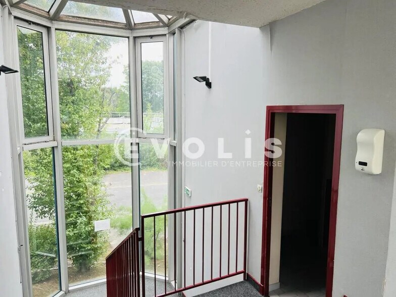 Office in Lognes to rent - Interior Photo - Image 2 of 5