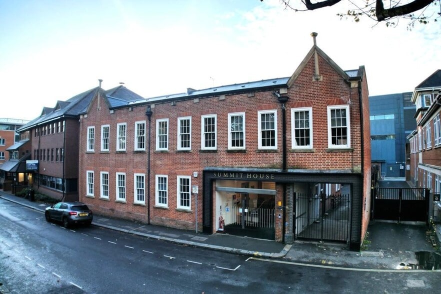 Waterloo Ln, Chelmsford to rent - Building Photo - Image 1 of 10