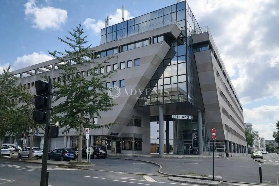 Office in Mareuil-lès-Meaux to rent Building Photo- Image 1 of 7