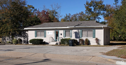 1303 Jackson Ave, Pascagoula, MS for sale Primary Photo- Image 1 of 3