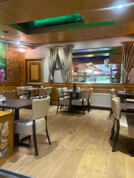 27 High St, London for sale - Interior Photo - Image 3 of 12