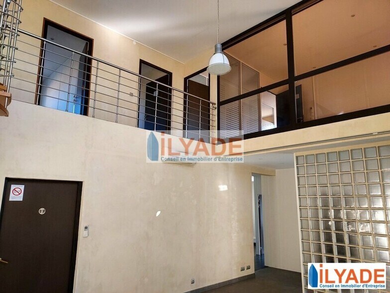 117 Rue Jean Marie Jacquard, Pertuis for sale - Interior Photo - Image 1 of 16