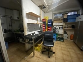 Retail in Barcelona, Barcelona to rent Interior Photo- Image 2 of 4