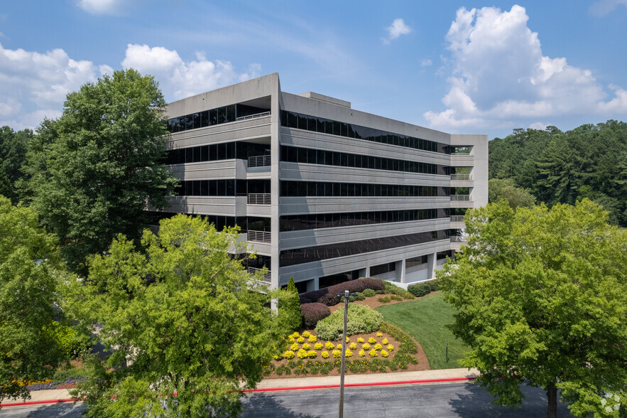 6190 Powers Ferry Landing Rd, Atlanta, GA for rent - Building Photo - Image 1 of 6