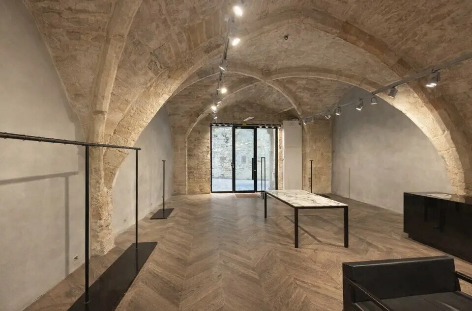 Retail in Montpellier to rent Interior Photo- Image 1 of 4